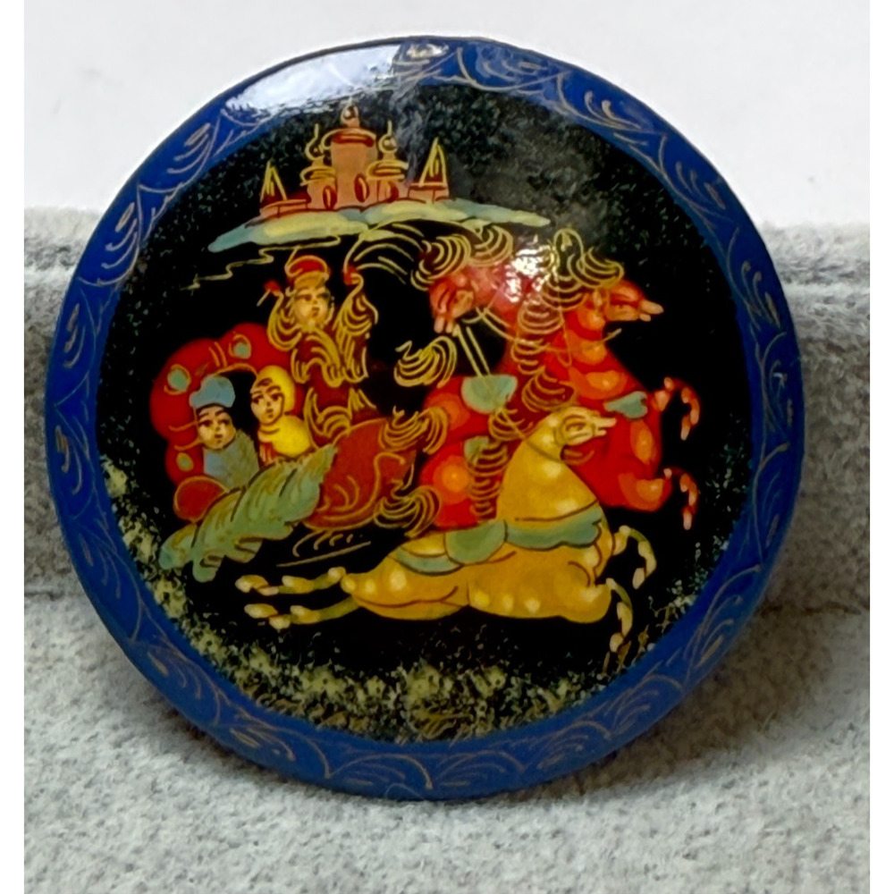 Russian Lacquer Brooch Pin Hand Painted Troika Horse Carriage Blue Signed Vtg - Picture 4 of 4